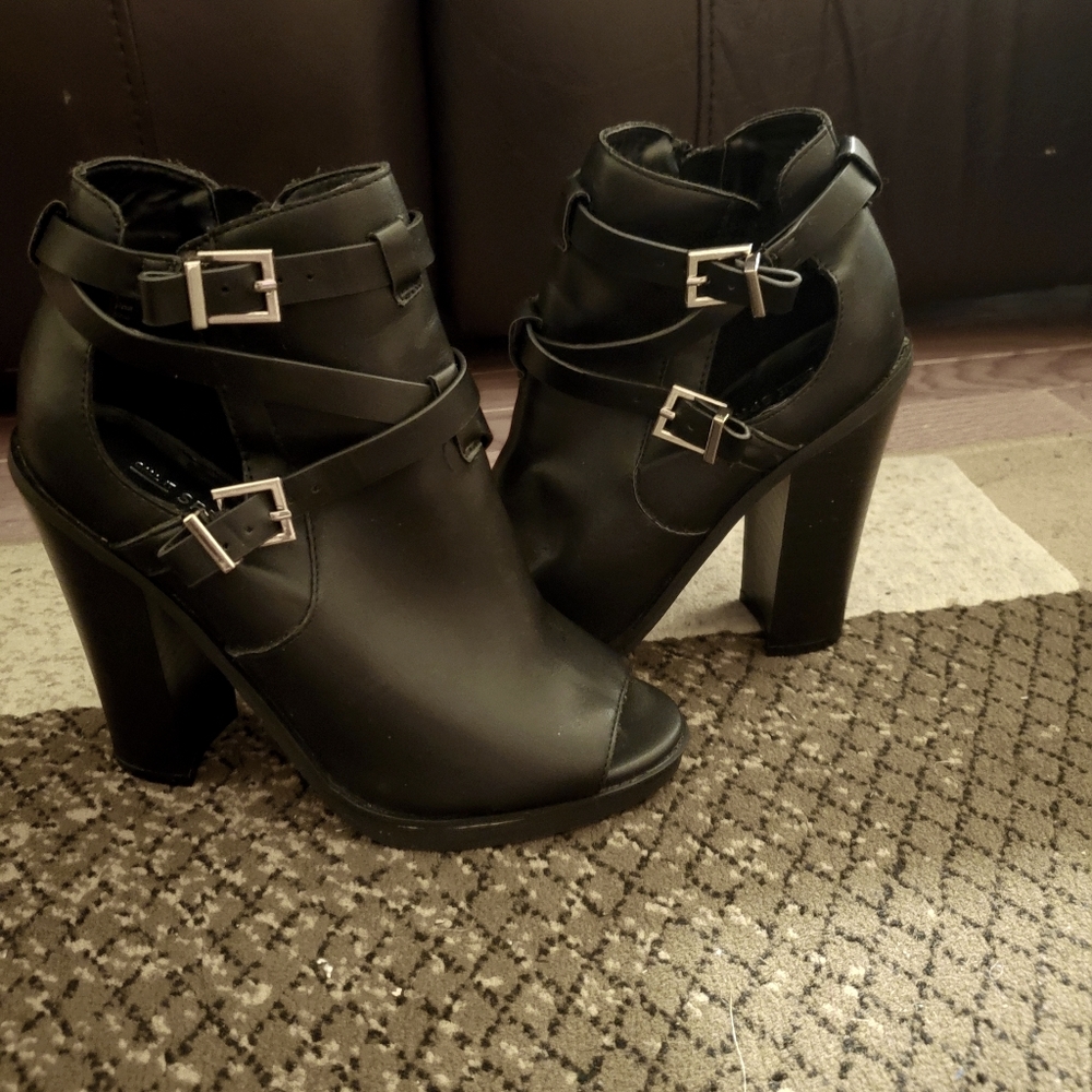 Call it Spring Peep toe